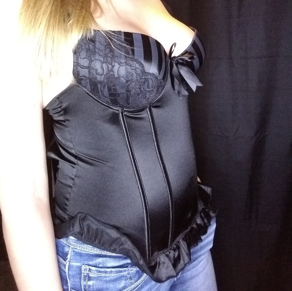 Hot Topic Corset - Picture 2 of 7